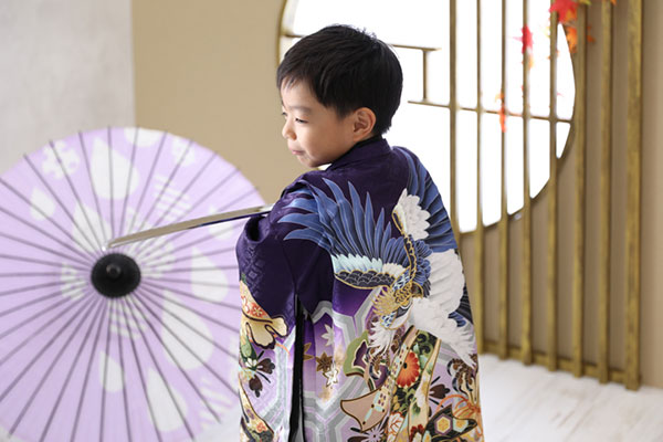 3歳・男の子の七五三におすすめの衣装を紹介！袴・被布など - ハピリィ